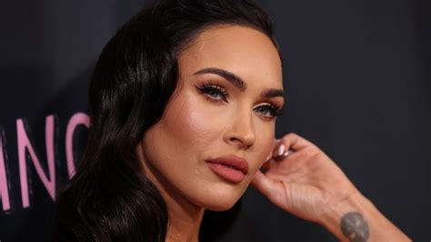 Megan Fox Announces Shes Pregnant With a Naked Photo。